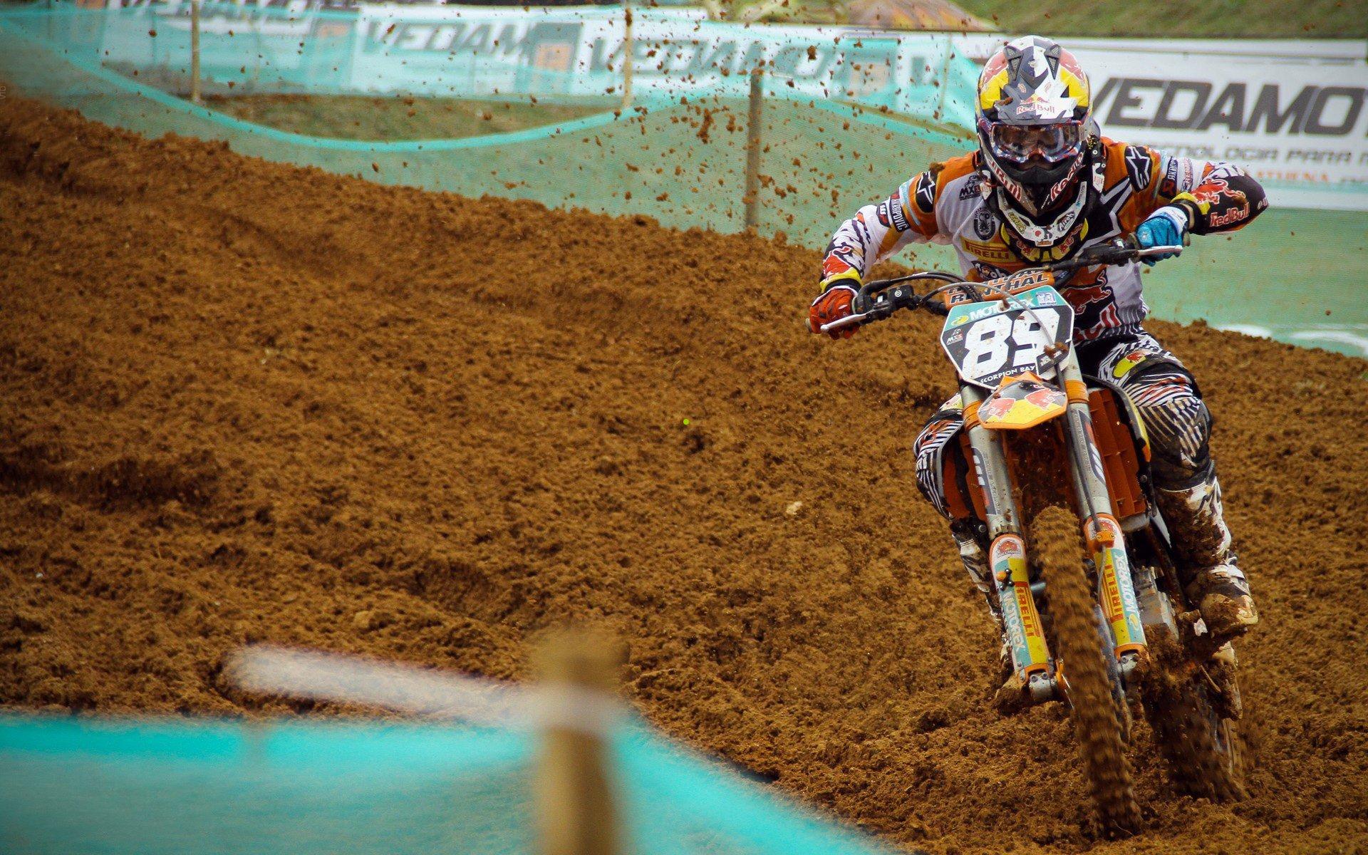 曼联迎战水晶宫遭遇严重人荒,三核伤缺考验阿莫林取舍智慧,红魔亟需胜利止住颓势